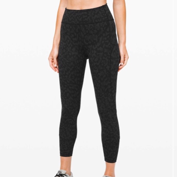 LuluLemons- IN MOVEMENT TIGHT 25" *EVERLUX - Picture 8 of 9